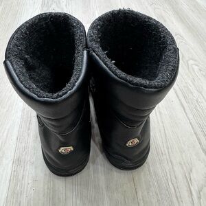 MONCLER WINTER PUFFER BOOTS. 🖤